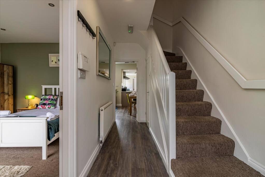 Dovecote House Beeston Private Parking 15Mins From Nottingham City Centre Close To Qmc Hospital エクステリア 写真